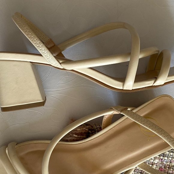 Sandale délicate couleur crème - Picture 2 of 3